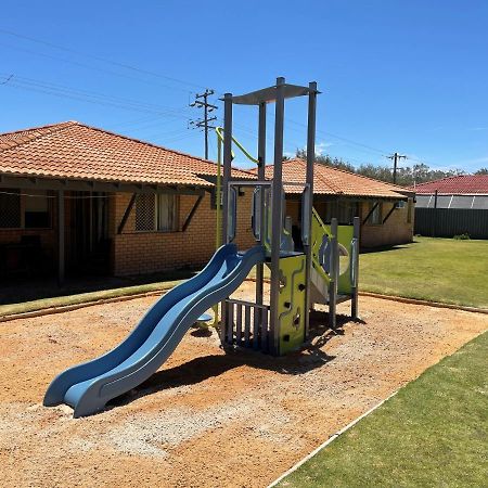 Geraldton'S Ocean West Holiday Units & Short Stay Accommodation מראה חיצוני תמונה